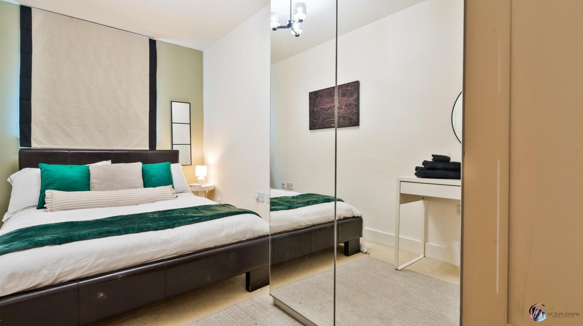 Canary Wharf Balcony & Waterfront 2-bed, 2-bath Appartamento