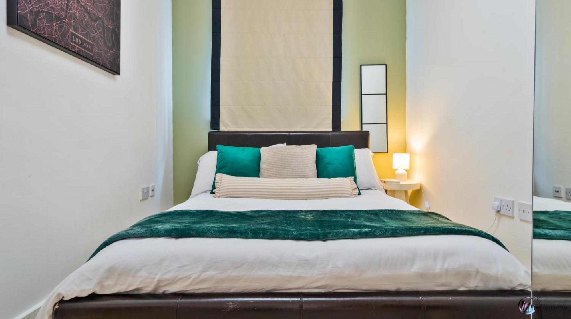 Canary Wharf Balcony & Waterfront 2-bed, 2-bath Londra